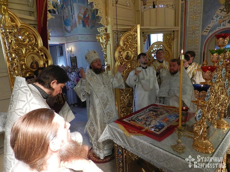 Архиепископ Боярский Феодосий совершил Литургию в Троицкую родительскую субботу