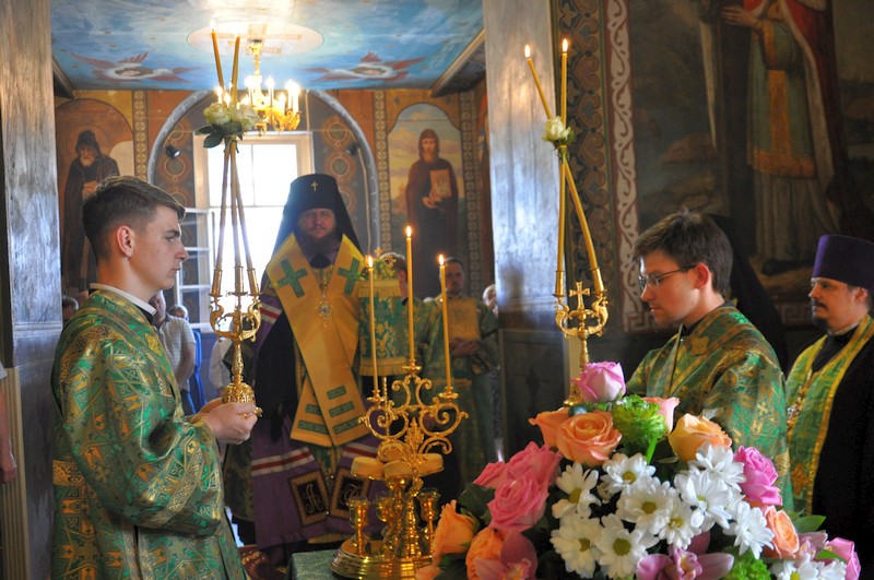 Архієпископ Боярський Феодосій звершив всенічне бдіння напередодні Дня Святої Трійці