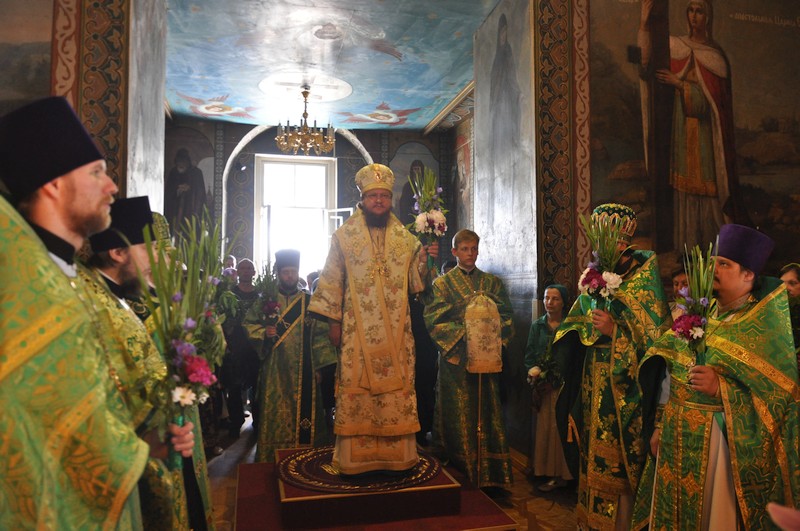 Архієпископ Боярський Феодосій звершив святкове богослужіння в День Святої Трійці