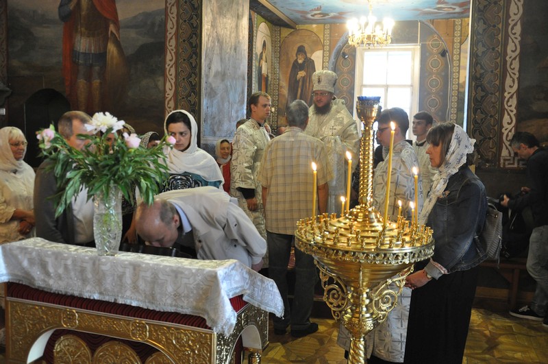 Архиепископ Боярский Феодосий совершил всенощное бдение накануне праздника Вознесения Господня