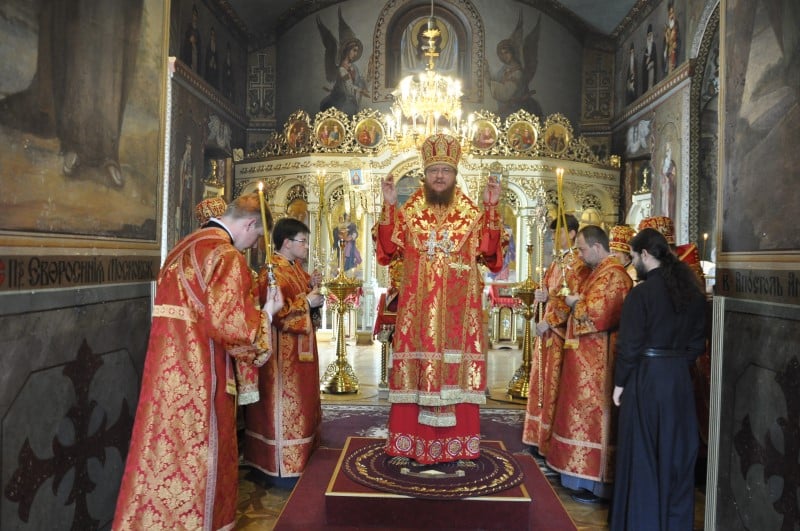 Накануне дня памяти прп.Феодосия Киево-Печерского архиепископ Боярский Феодосий совершил богослужение в Крестовоздвиженском храме столицы