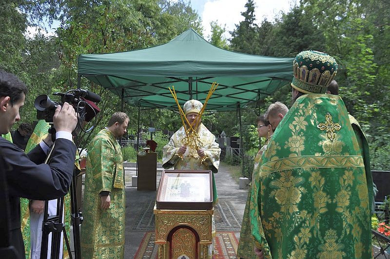 Парафіяльна громада на Святошинському кладовищі столиці відзначила престольне свято і своє 10-річчя