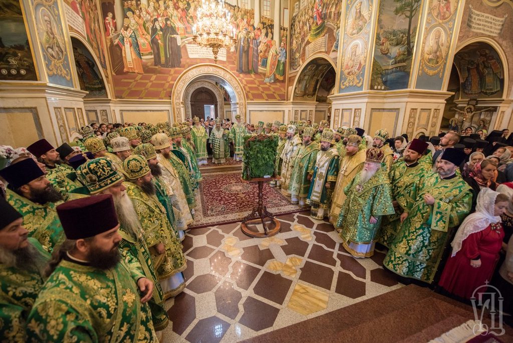 Напередодні дня пам’яті прп.Онуфрія архієпископ Боярський Феодосій співслужив Предстоятелю у Києво-Печерській Лаврі