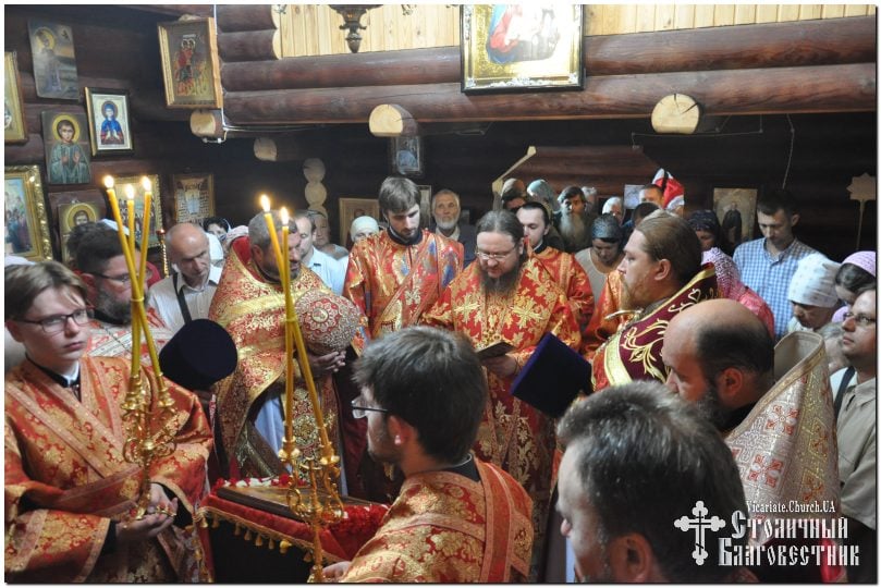 В день 100-летия убиения Царской семьи архиепископ Боярский Феодосий совершил Литургию престольного праздника в храме в Оболонском районе г.Киева