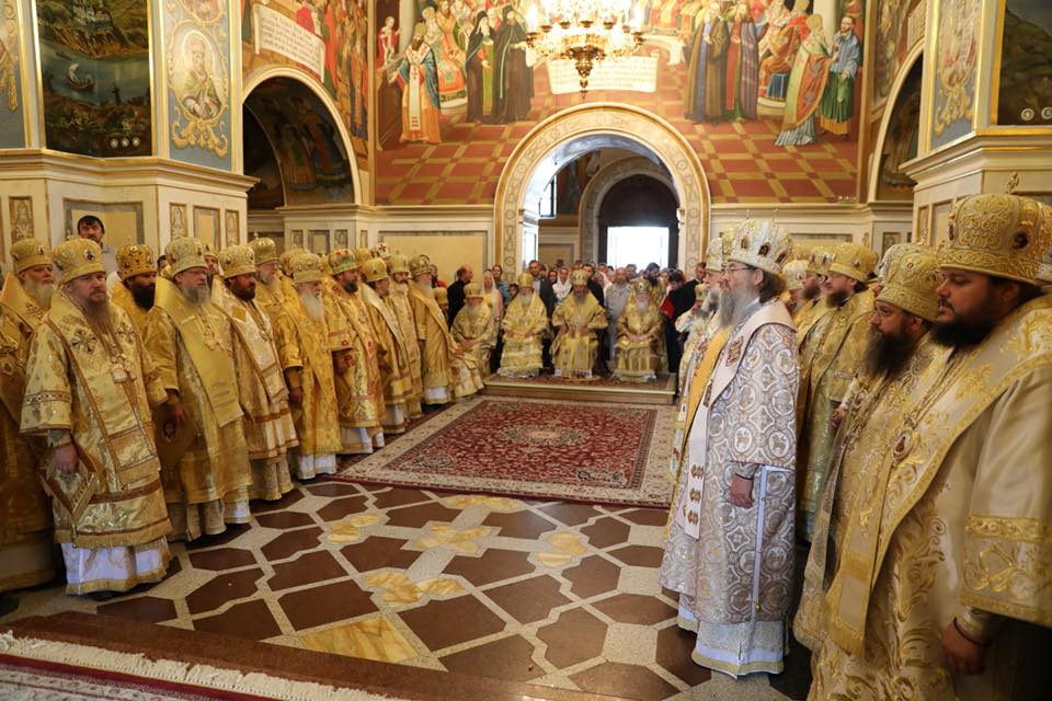 Архиепископ Феодосий сослужил Предстоятелю УПЦ за праздничной Литургией в Успенском соборе Киево-Печерской Лавры (+ВИДЕО)