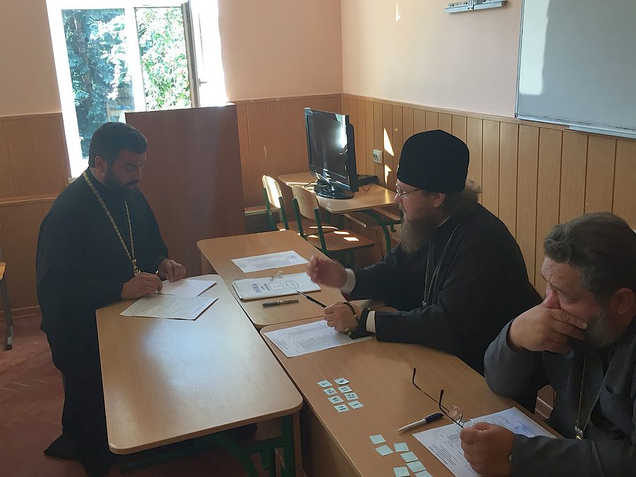 Архиепископ Феодосий принял участие в работе экзаменационной комиссии на вступительных экзаменах в Киевские духовные школы