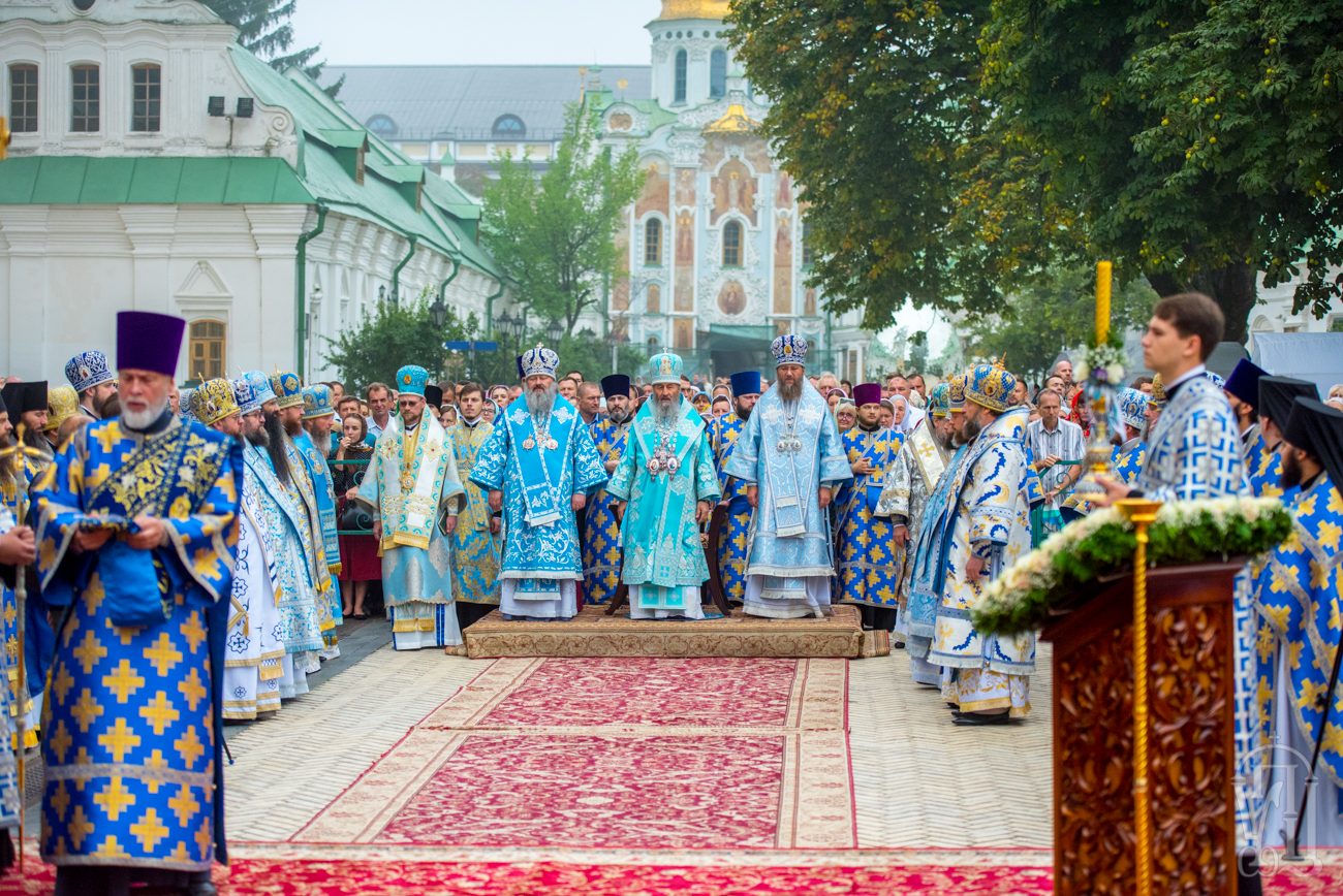 Архієпископ Феодосій співслужив Предстоятелю за святковим богослужінням з нагоди престольного свята у Києво-Печерській Лаврі (+ВІДЕО)