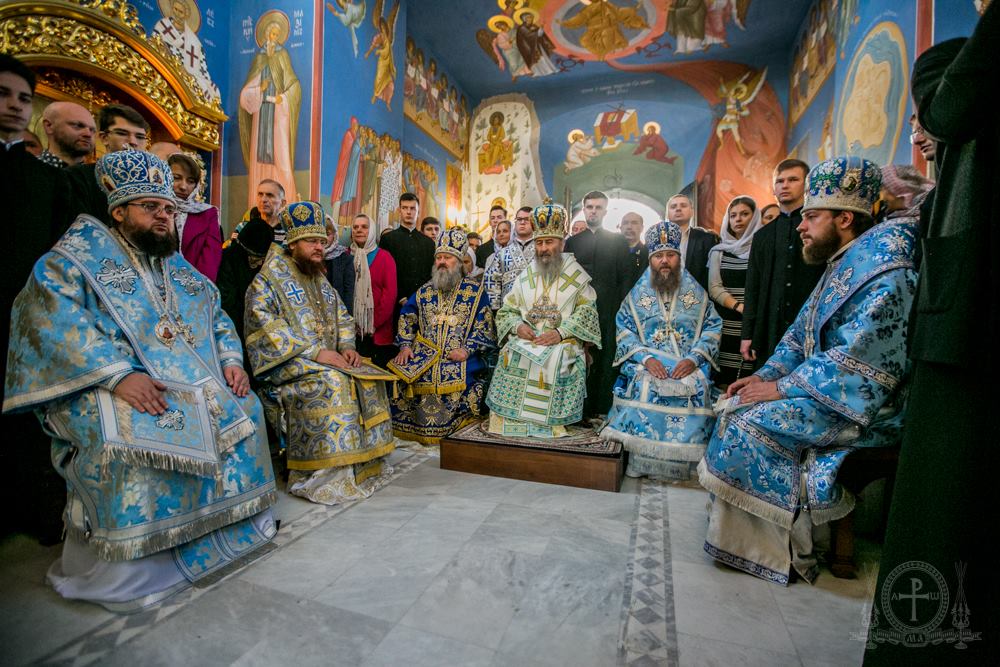 Архиепископ Феодосий сослужил Предстоятелю УПЦ в день престольного праздника в Академическом храме КДАиС (+ВИДЕО)