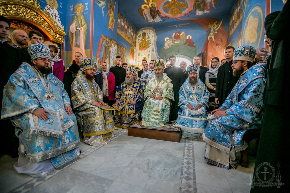 Архієпископ Феодосій співслужив Предстоятелю у день престольного свята в Академічному храмі КДАіС (+ВІДЕО)