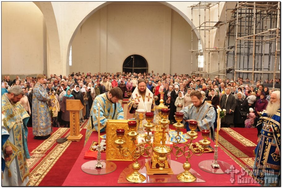 Архиепископ Боярский Феодосий возглавил празднование 25-летия возрождения церковной жизни на Оболони