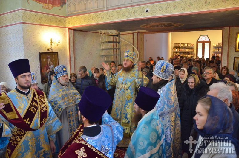 Архиепископ Феодосий совершил Литургию в день престольного праздника храма Введения Божией Матери на Теремках (+ВИДЕО)