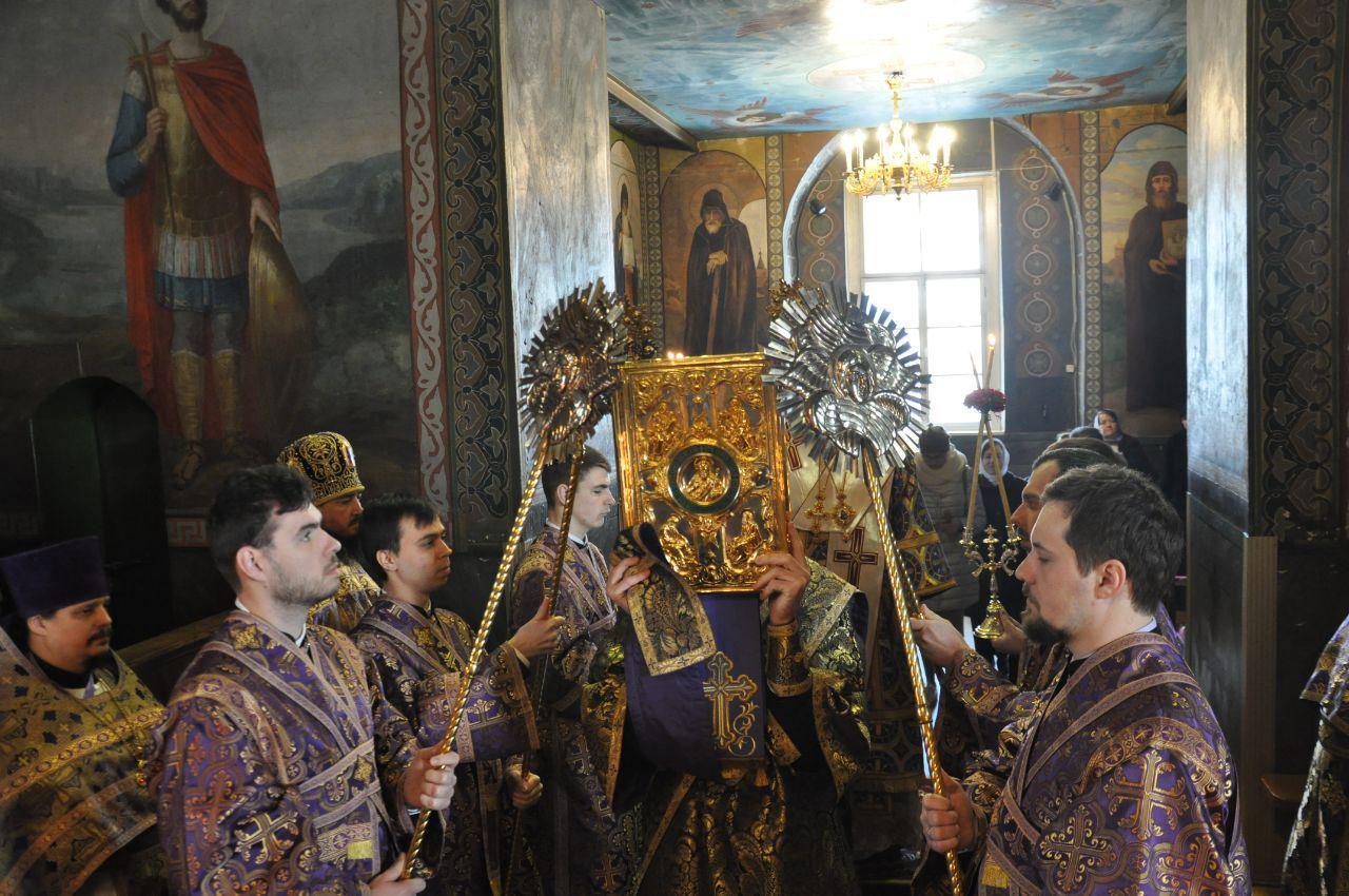 Архієпископ Феодосій звершив Літургію в Неділю 3-ю Великого посту