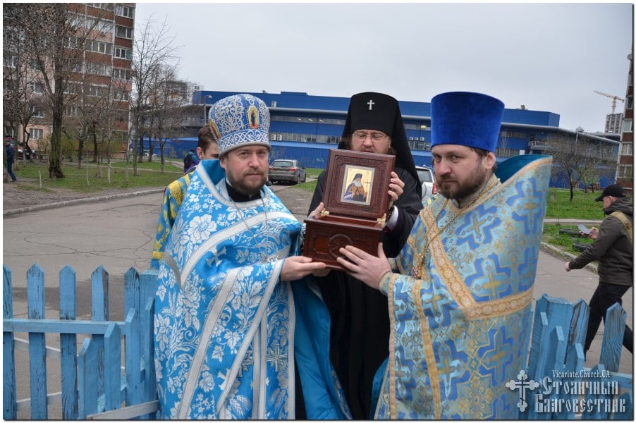 Архієпископ Феодосій доставив у Введенський Обиденний храм на Теремках-1 ковчег з частиною мощів святителя Луки Кримського (+ВІДЕО)