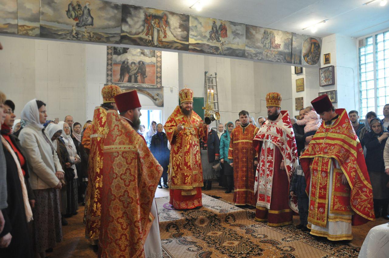 Парафіяльна громада Воскресенського храму на київському Лісовому кладовищі відзначила своє 30-річчя