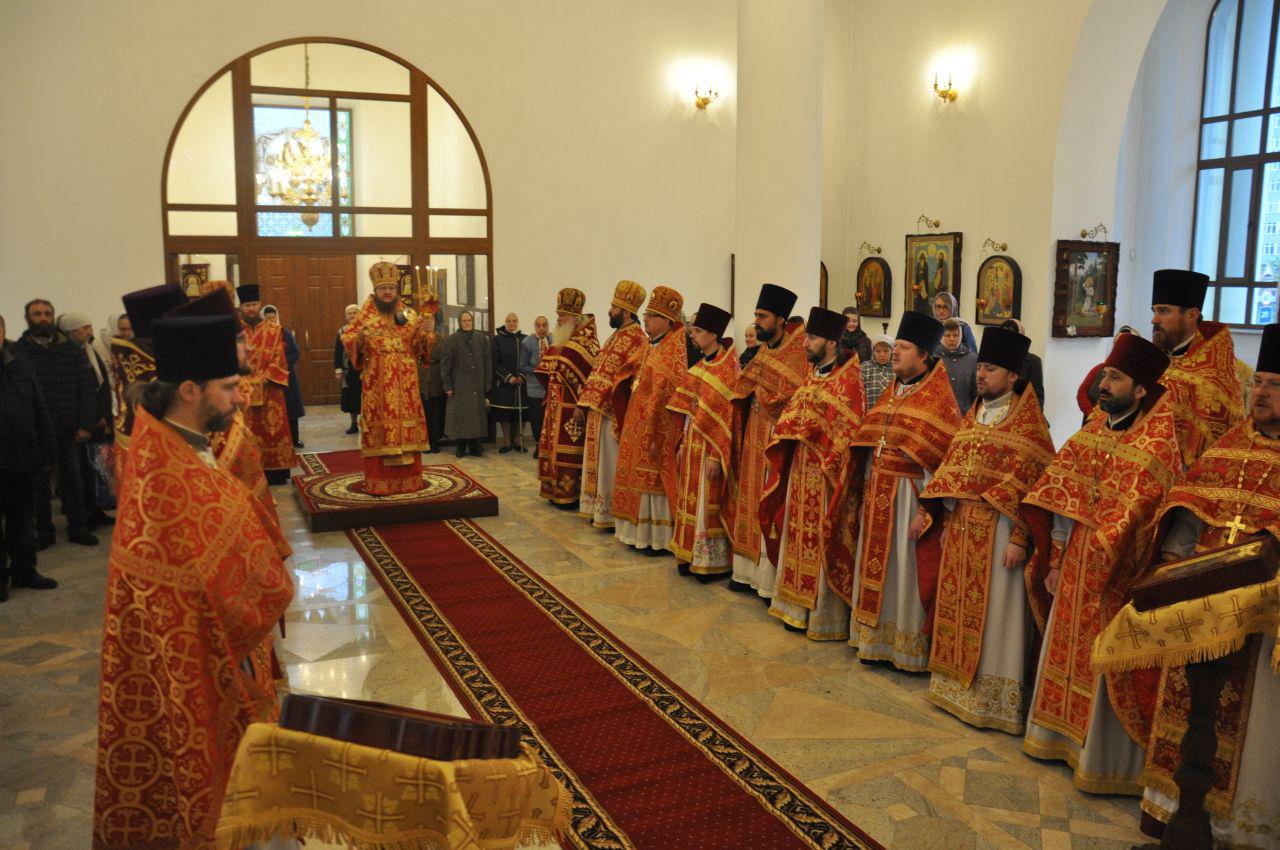 У середу Світлої седмиці архієпископ Боярський Феодосій звершив Божественну Літургію в храмі св.Косьми і Даміана на Оболоні