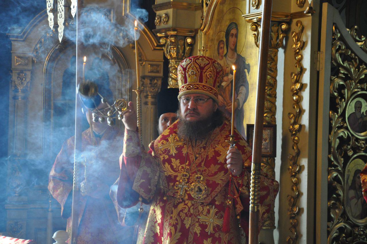 Архиепископ Боярский Феодосий совершил всенощное бдение Недели 2-й по Пасхе, апостола Фомы
