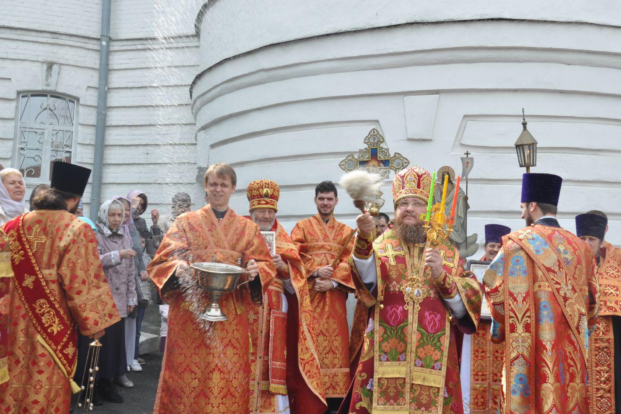 Архієпископ Феодосій звершив Літургію в Неділю 2-гу після Пасхи