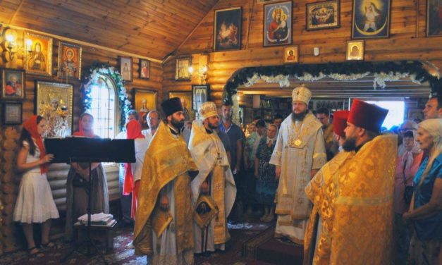 В Неділю Всіх святих архієпископ Феодосій очолив престольне свято в Всіхсвятському храмі на Лісовому кладовищі