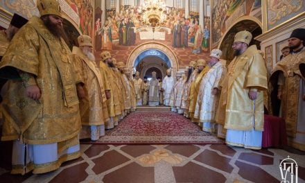 В день пам’яті апп.Петра і Павла архієпископ Феодосій співслужив Предстоятелю у Києво-Печерській Лаврі (+ВІДЕО)