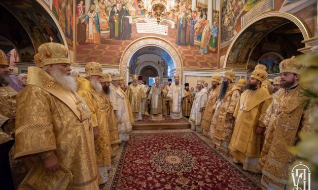 Накануне праздника апп.Петра и Павла архиепископ Феодосий сослужил Предстоятелю УПЦ в Киево-Печерской Лавре