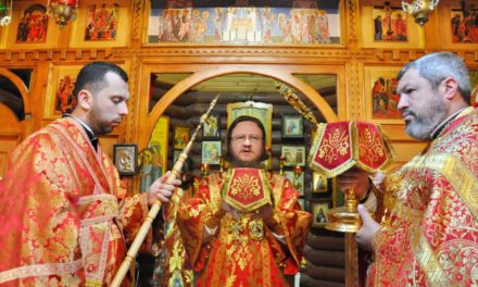 Архієпископ Феодосій звершив Літургію престольного свята в храмі святих Царствених страстотерпців