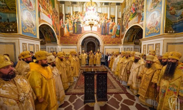 Архиепископ Феодосий сослужил Предстоятелю УПЦ на всенощном бдении в Киево-Печерской Лавре