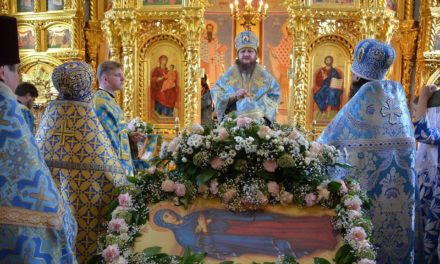 Архиепископ Феодосий совершил Литургию в день праздника Успения Пресвятой Богородицы