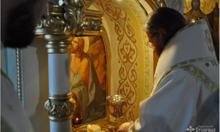 Архиепископ Феодосий совершил Литургию по случаю малого престольного праздника в Крестовоздвиженском храме г.Киева
