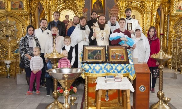 Архієпископ Феодосій звершив хрещення дитини в сім’ї протодиякона