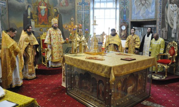 Архиепископ Феодосий совершил Литургию в Неделю 16-ю по Пятидесятнице