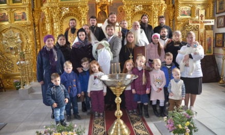 Архієпископ Феодосій звершив хрещення третього сина в потомственій сім’ї священнослужителів