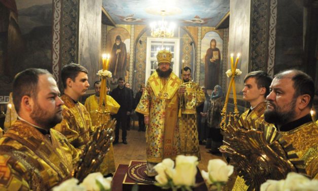 Архиепископ Феодосий совершил всенощное бдение накануне дня памяти святителя Николая Чудотворца