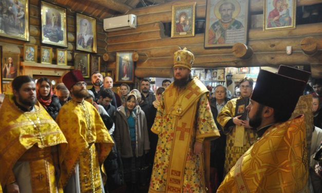 Архиепископ Феодосий возглавил богослужение престольного праздника в Свято-Николаевском храме на Подоле