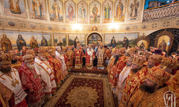 Архиепископ Феодосий сослужил Предстоятелю УПЦ во Введенском монастыре Киева (+ВИДЕО)