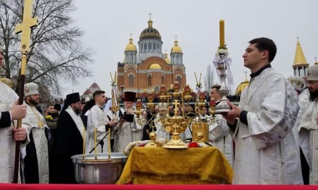 Архиепископ Феодосий принял участие в совершении чина великого освящения вод Днепра (+ВИДЕО)