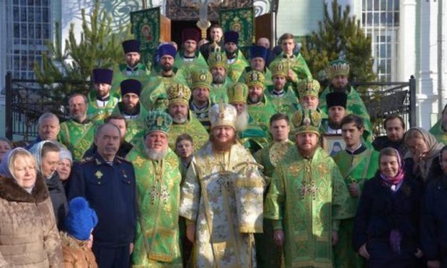 Архиепископ Феодосий возглавил богослужение престольного праздника в храме преподобного Серафима Саровского