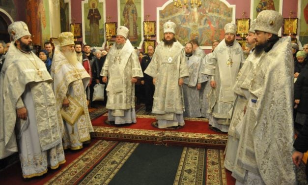 Управляющий Северным киевским викариатством архиепископ Феодосий возглавил Литургию в Покровском соборе г.Киева