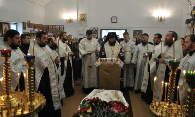 Архиепископ Феодосий совершил отпевание протоиерея Александра Стороженко