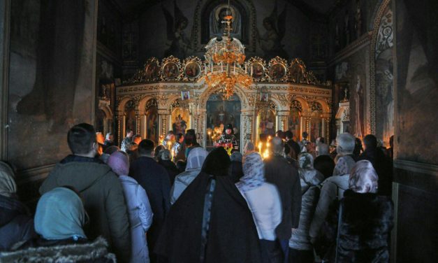 Архієпископ Феодосій звершив вечірню з чином прощення у Хрестовоздвиженському храмі столиці