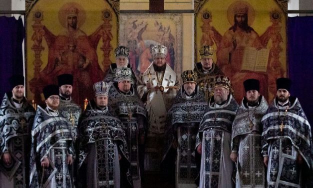 Архієпископ Феодосій очолив соборну Літургію і спільне говіння духовенства Подолу