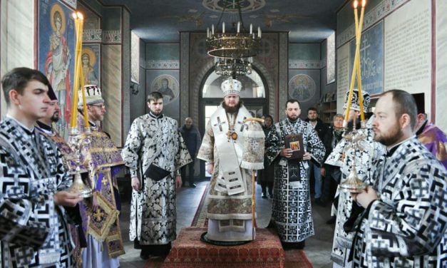 В день памяти свт.Луки Крымского архиепископ Феодосий возглавил соборную Литургию и общее говение духовенства Кладбищенского благочиния