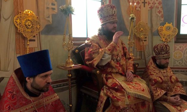 Архиепископ Феодосий совершил Литургию в день памяти святителя Николая Чудотворца (+ВИДЕО)