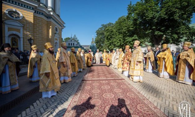 В день памяти апп.Петра и Павла архиепископ Феодосий сослужил Предстоятелю УПЦ в Киево-Печерской Лавре (+ВИДЕО)