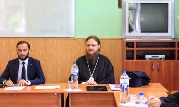 Архиепископ Феодосий принял участие в работе аттестационной комиссии КДАиС по защите бакалаврских работ