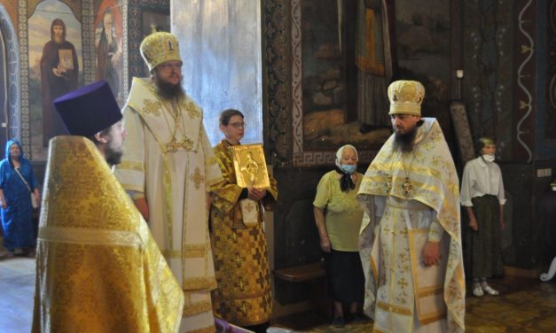 Архиепископ Феодосий совершил Литургию в Неделю 6-ю по Пятидесятнице
