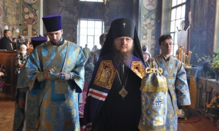 В день малого престольного свята архієпископ Феодосій очолив Літургію в Хрестовоздвиженському храмі м.Києва
