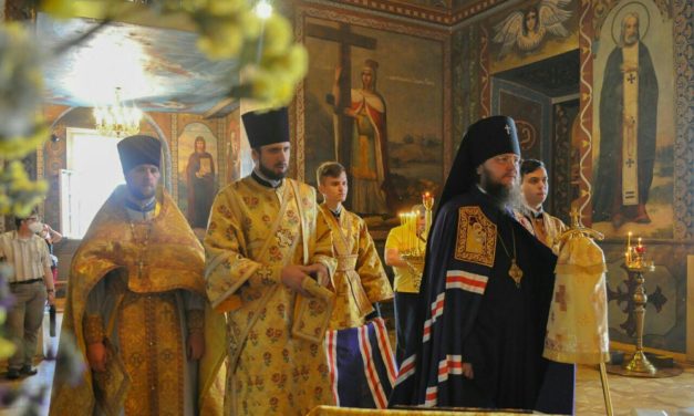 Архиепископ Феодосий совершил Литургию в Неделю 7-ю по Пятидесятнице