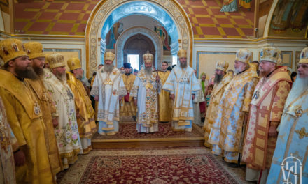 Напередодні свята апп.Петра і Павла архієпископ Феодосій співслужив Предстоятелю у Києво-Печерській Лаврі