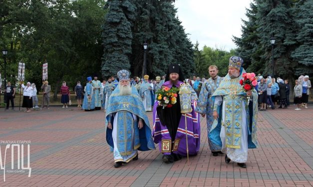 Архиепископ Феодосий поклонился памяти погибших в годы Великой Отечественной войны