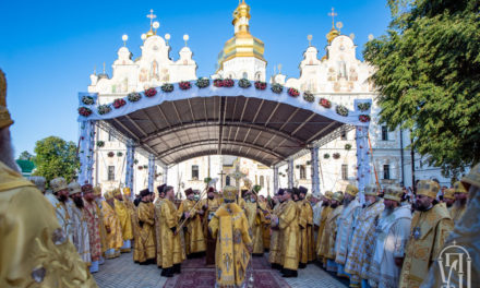 Архієпископ Феодосій співслужив Предстоятелю на всенічному бдінні у Києво-Печерській Лаврі
